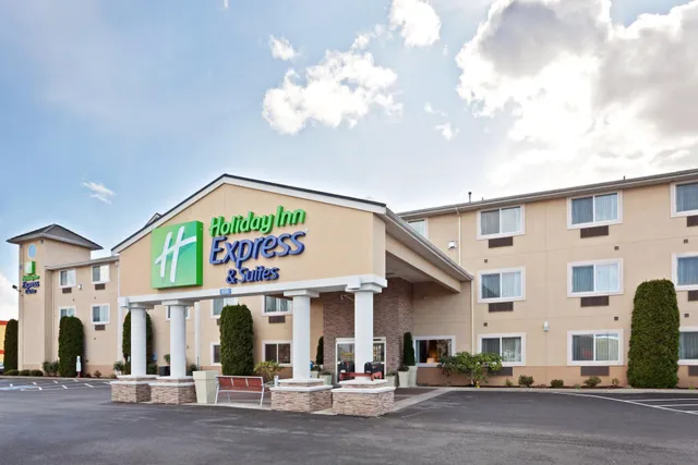Holiday Inn Express & Suites Burlington by IHG