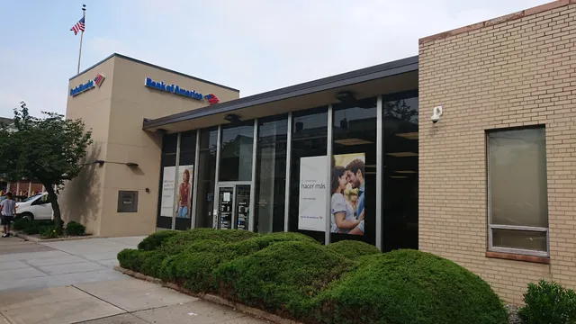 Bank of America (with Drive-thru ATM)