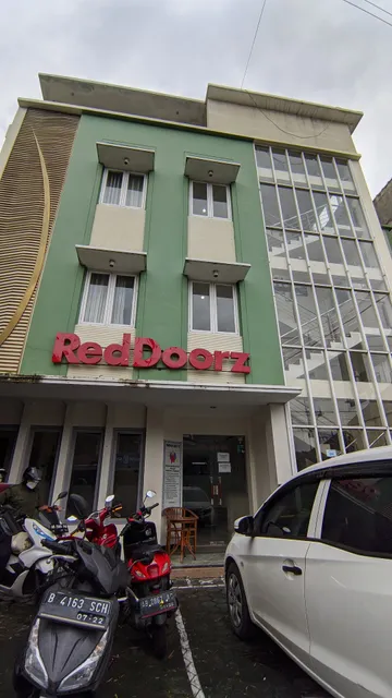 RedDoorz near Lempuyangan Train Station