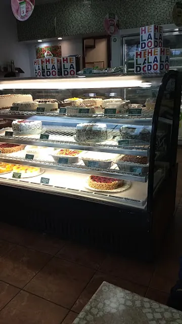 Pastelería Neufeld Dr. R Michel