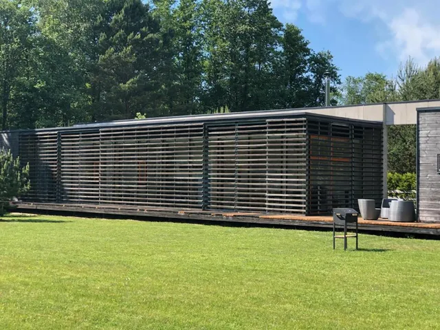 Randu pļavas, Brīvdienu māja