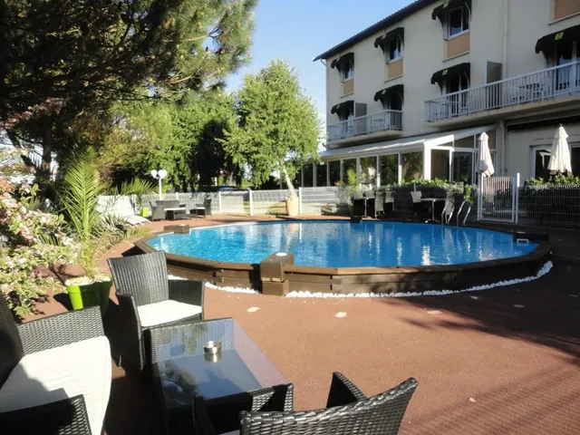 Logis Hôtel-Restaurant les Charmilles