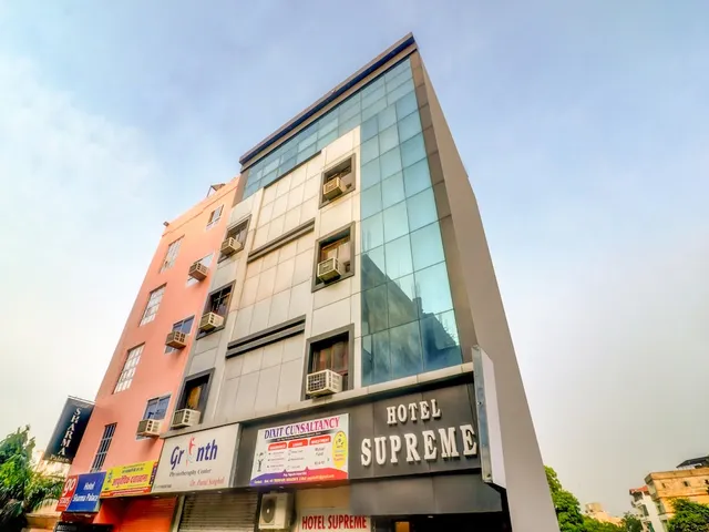 OYO 8593 Hotel Supernova