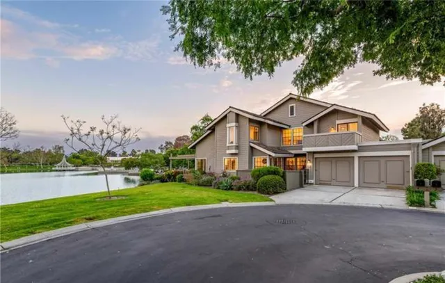 Jinjin Hsiao, Realtor