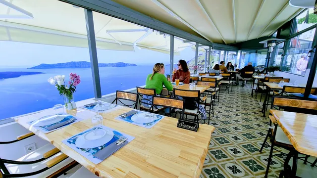 Aris Restaurant