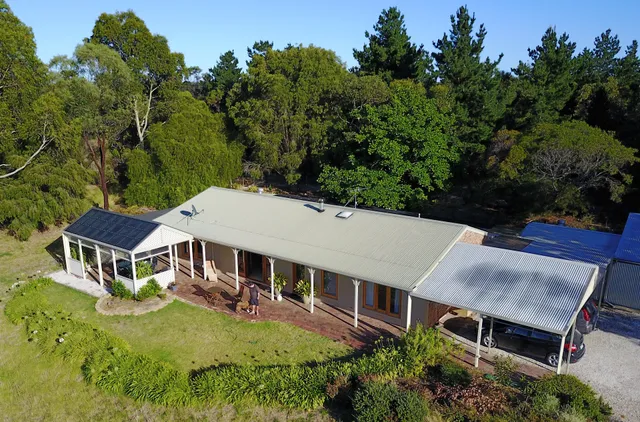 WayWood Wines & Accommodation