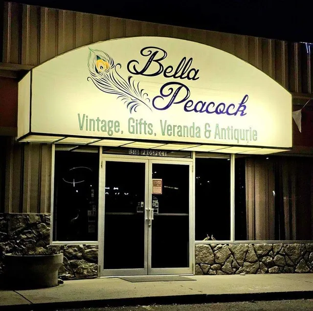 Bella Peacock Vintage, Veranda, Gift & Antiqurie