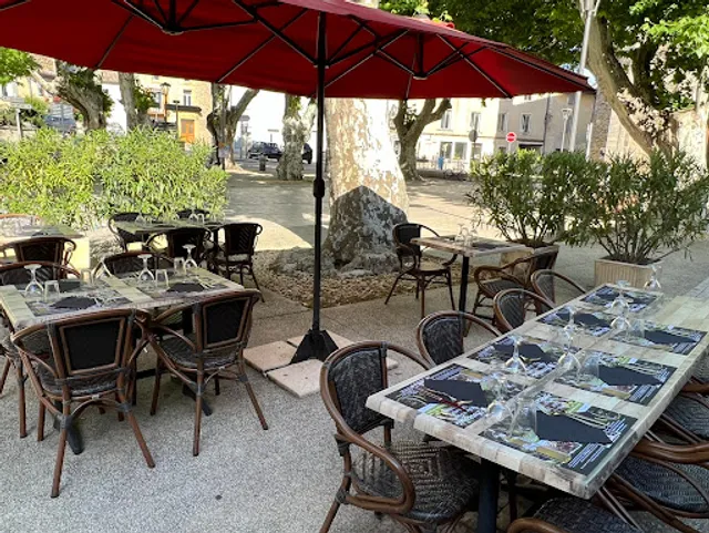 La Bourgade , crêperie , paella , plats du jour ,bar , tabac