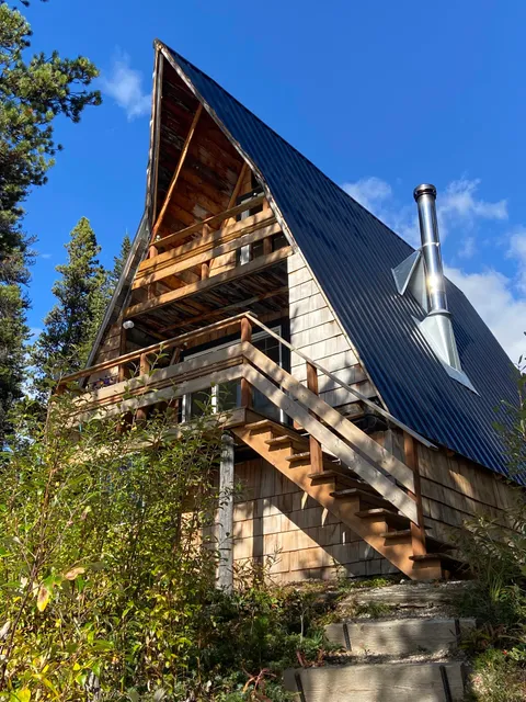 Vines And Puppies Hideaway