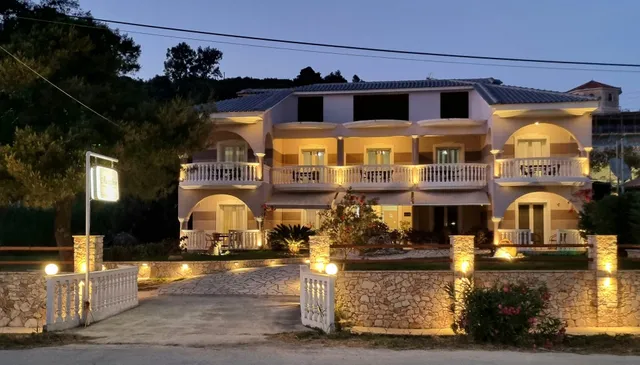 Marathon Studios & Apartments