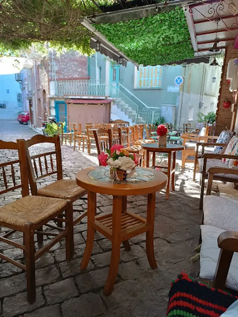 Το Καφενείο Των Θεόφιλων