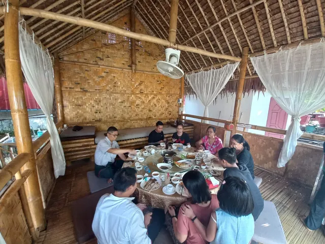 Zu Zu's Eain Restaurant