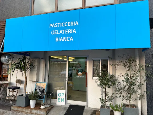 Pasticceria Gelateria BIANCA（パスティッチェリア ジェラテリア ビアンカ）