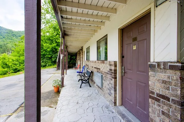 OYO Hotel Chapmanville Inn, WV - Hwy 119