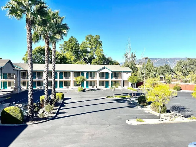 Cloverdale Wine Country Inn and Suites