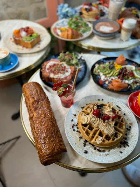 Wonderland Brunchy Louvre/restaurant brunch