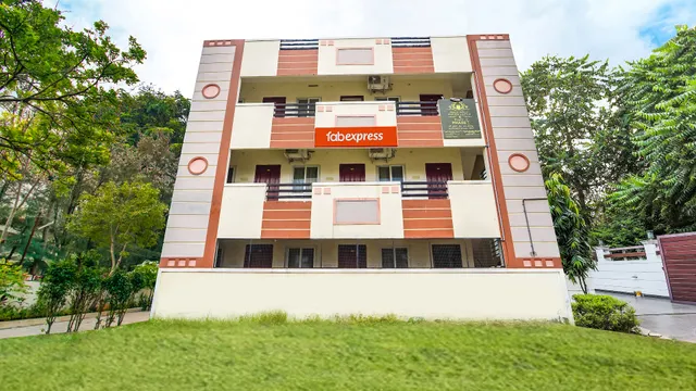 FabExpress Clover Castle