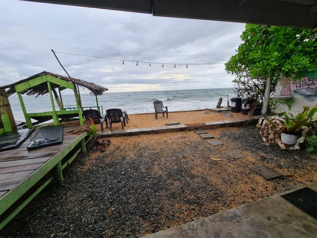 Ocean Rock Beach House & Eazy Cafe.