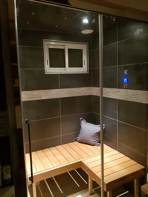 Oceanic Saunas S.L. (Fabricante De Material Y Cabinas De Saunas Y Baños De Vapor)