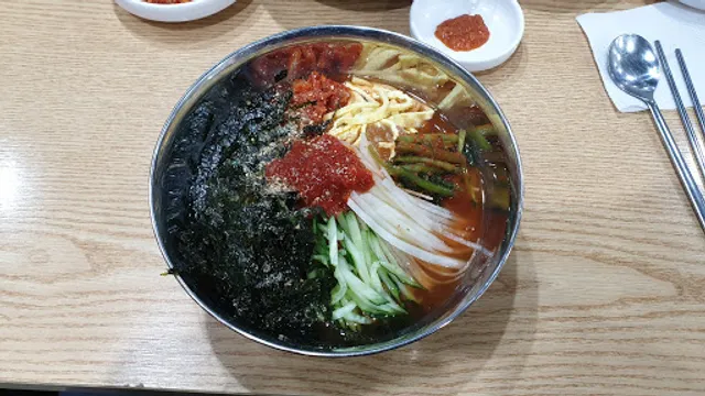 Hyeonpung Chicken Kalguksu - Sangin Branch