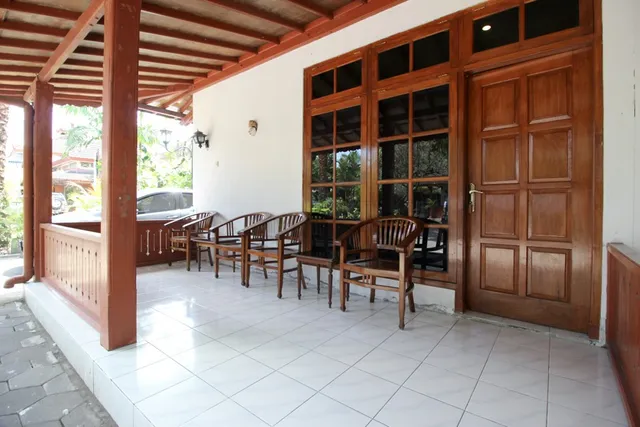 RedDoorz Plus near Alun-Alun Selatan 2