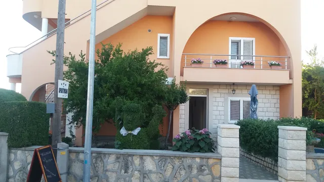 Apartments Višnjić