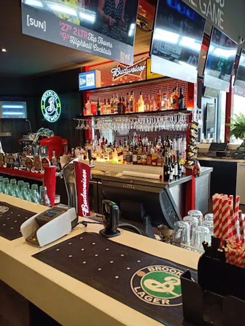 The Sporting Globe Bar & Grill Watergardens