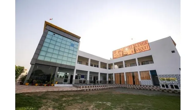 Capital O Sudhir Hotel And Banquet