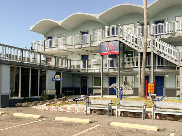 Blue Wave Inn