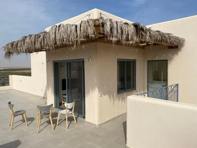 בביתו במדבר Desert's House