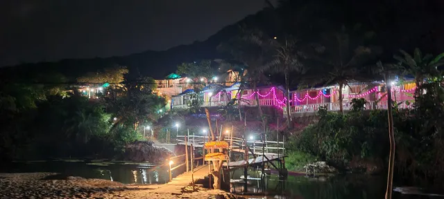 SWEET VALLEY COTTAGES