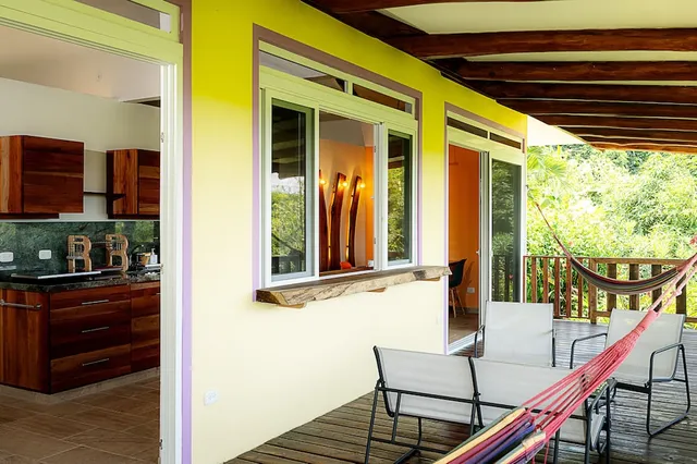 Casa Laureles Cabins & Guest Rooms