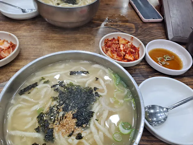 홍두깨손칼국수 제기점