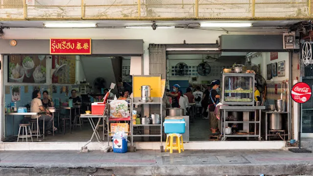 Rung Rueang Pork Noodles Right shop