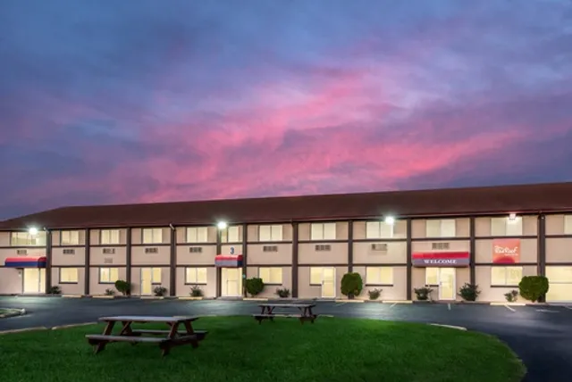 Red Roof Inn & Suites Wapakoneta