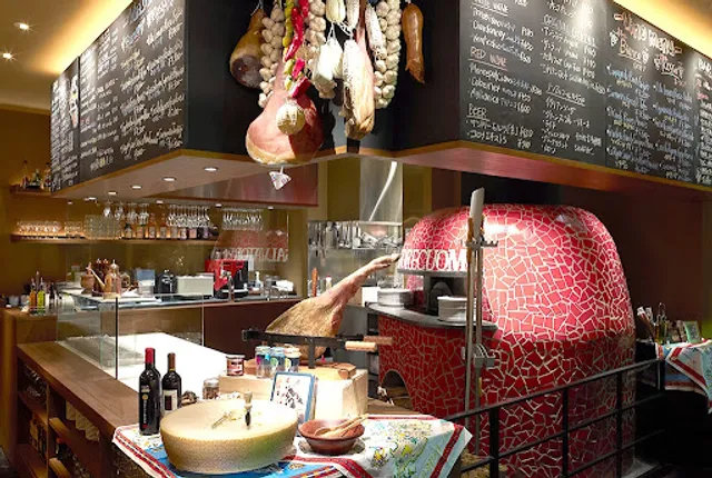 PIZZA SALVATORE CUOMO Ikebukuronishiguchi