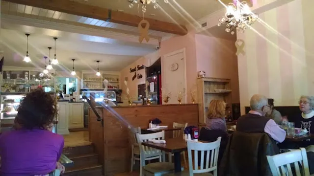 Allie's Cupcakery & Café