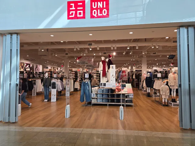 UNIQLO First Colony