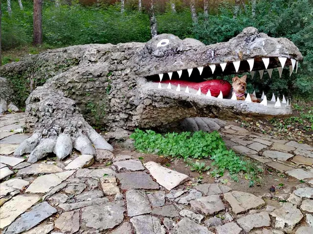 Sculpture of a crocodile