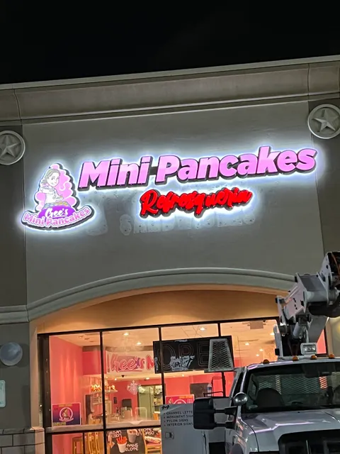Gee's Mini Pancake & Refresqueria