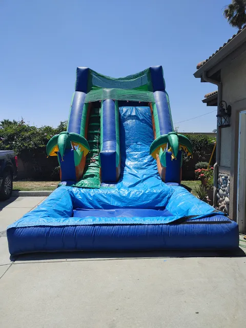 RAZO JUMPERS Party Rentals
