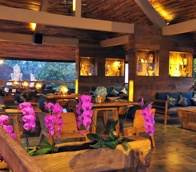 Sri Ratih Cafe & Jewelry