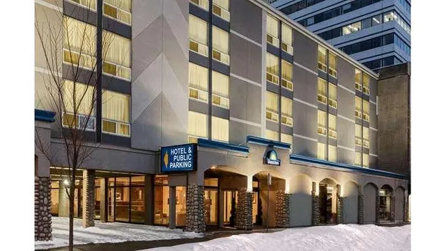 Days Inn by Wyndham Edmonton Downtown
