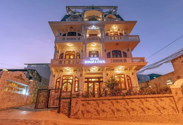 Dinh Loan Hotel