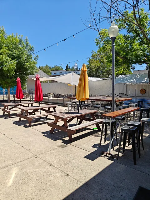 The Oak T Sports Bar & Grill