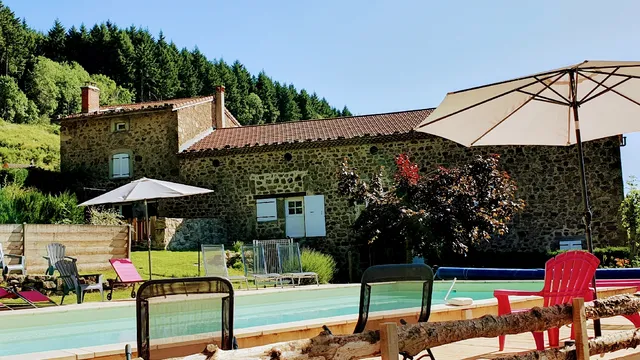 Les Gîtes de Chirol : Gîtes et lodge tout confort, au calme avec piscine, sauna, séminaire et évènement en Ardèche