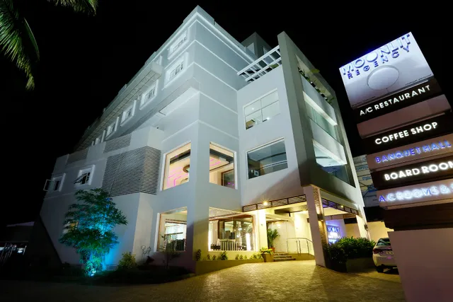Hotel Moonlit Regency