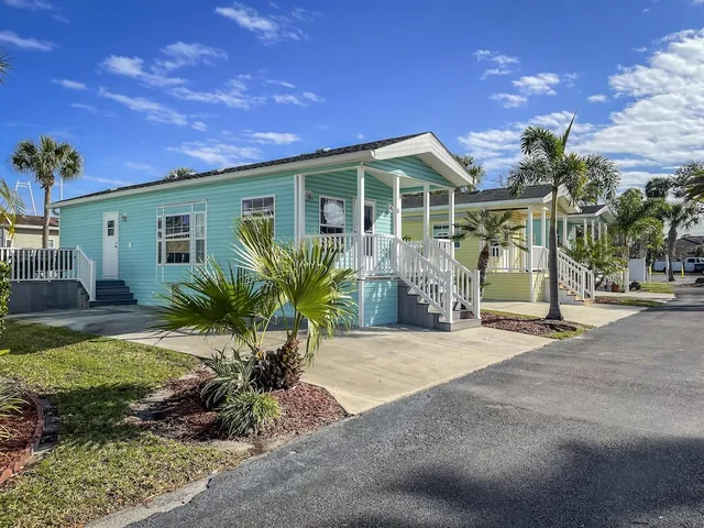 Encore Tropical Palms