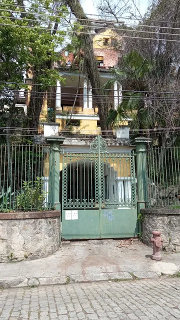 Santa Teresa junto a natureza