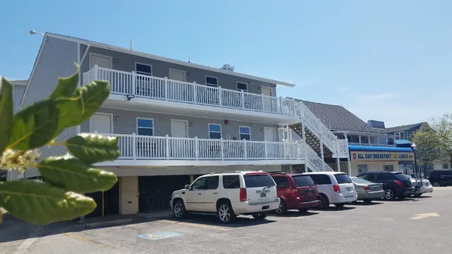 Atlantic Breeze Motel & Apartments